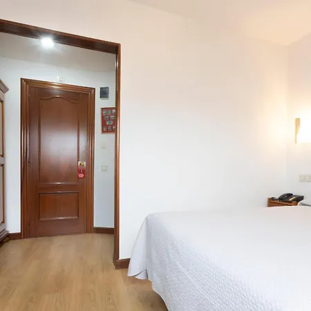 Cabeza Hotell Noreña